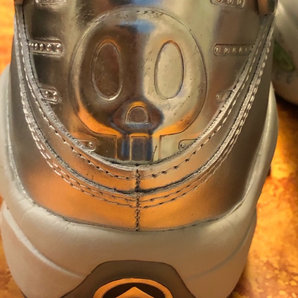 Reebok Question Mid Iverson x Illumination Minions - Picture 7 of 13